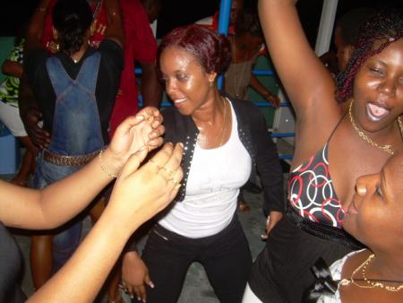 soir&eacute; tropical